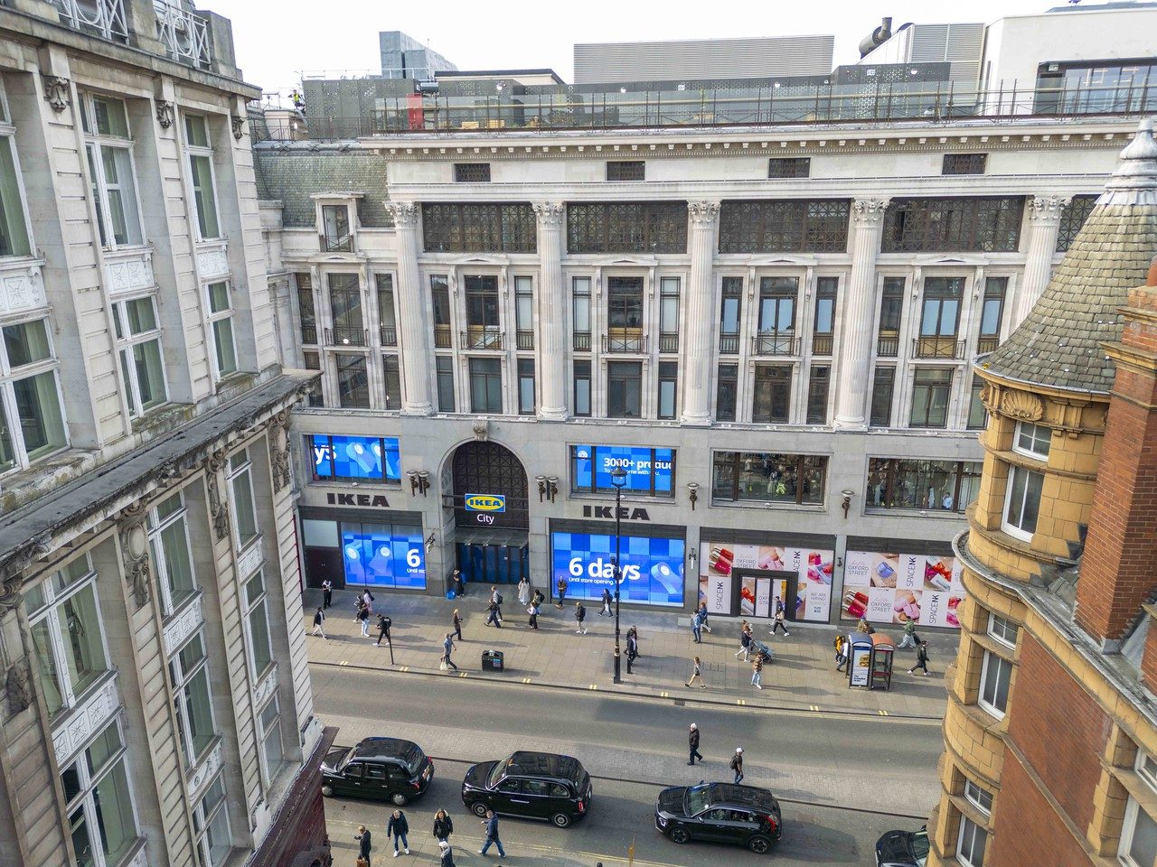 LED window façade and Immersive Live Studio, IKEA Oxford Street (5 of 5)