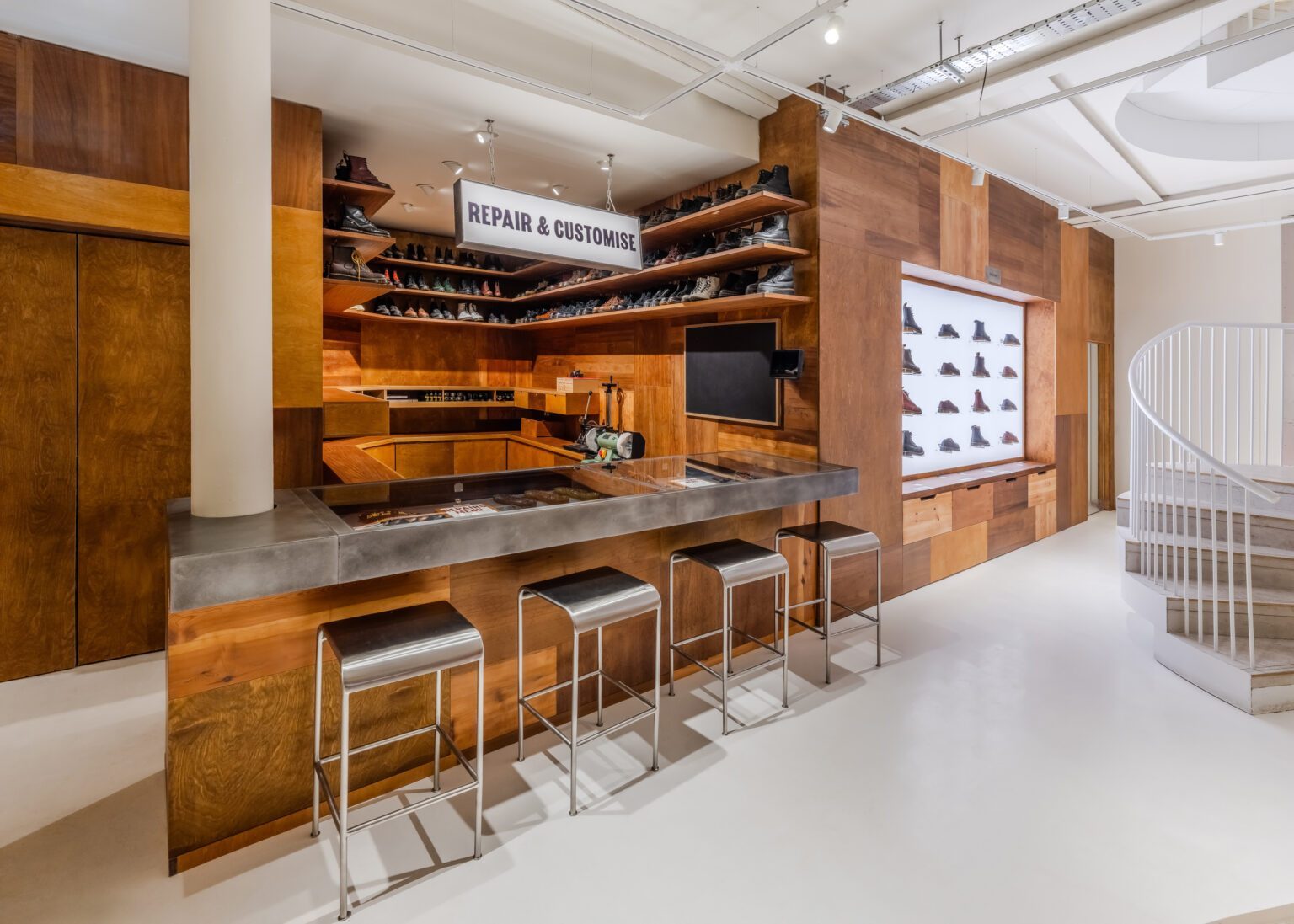 The Repair & Customisation Bar